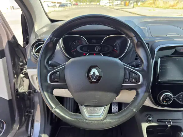 Renault Captur 2017 - 13995 EUR, 95250 km - AUTO.MOTO.pt - 95250km - foto 40 de 48