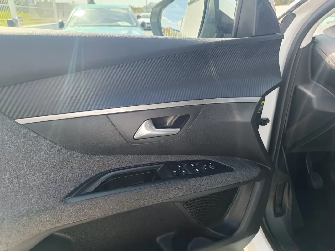 Peugeot 5008 2019 - 14900 EUR, 203649 km - AUTO.MOTO.pt - 203649km - foto 17 de 34