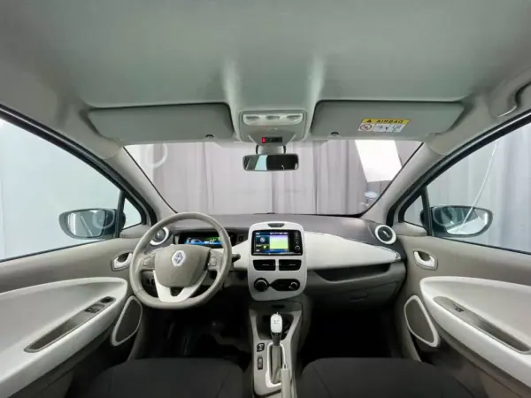 Renault Zoe 2016 - 8250 EUR, 23000 km - 23000km - foto 9 de 15