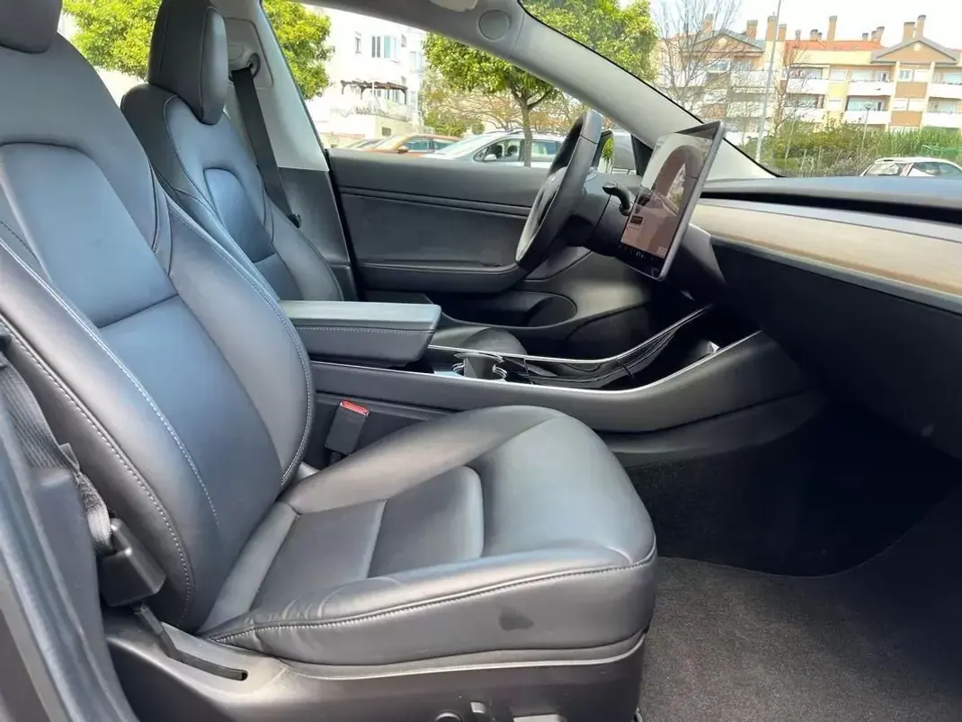 Tesla Model 3 2019 - 23990 EUR, 83000 km - AUTO.MOTO.pt - 83000km - foto 15 de 26