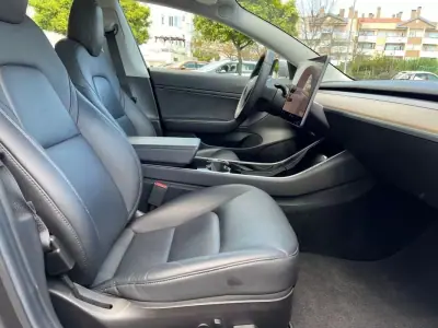 Tesla Model 3 2019 - 23990 EUR, 83000 km - AUTO.MOTO.pt - 83000km - foto 15 de 26