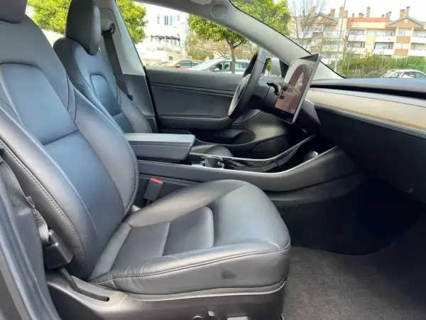 Tesla Model 3 2019 - 23990 EUR, 83000 km - AUTO.MOTO.pt - 83000km - foto 15 de 26
