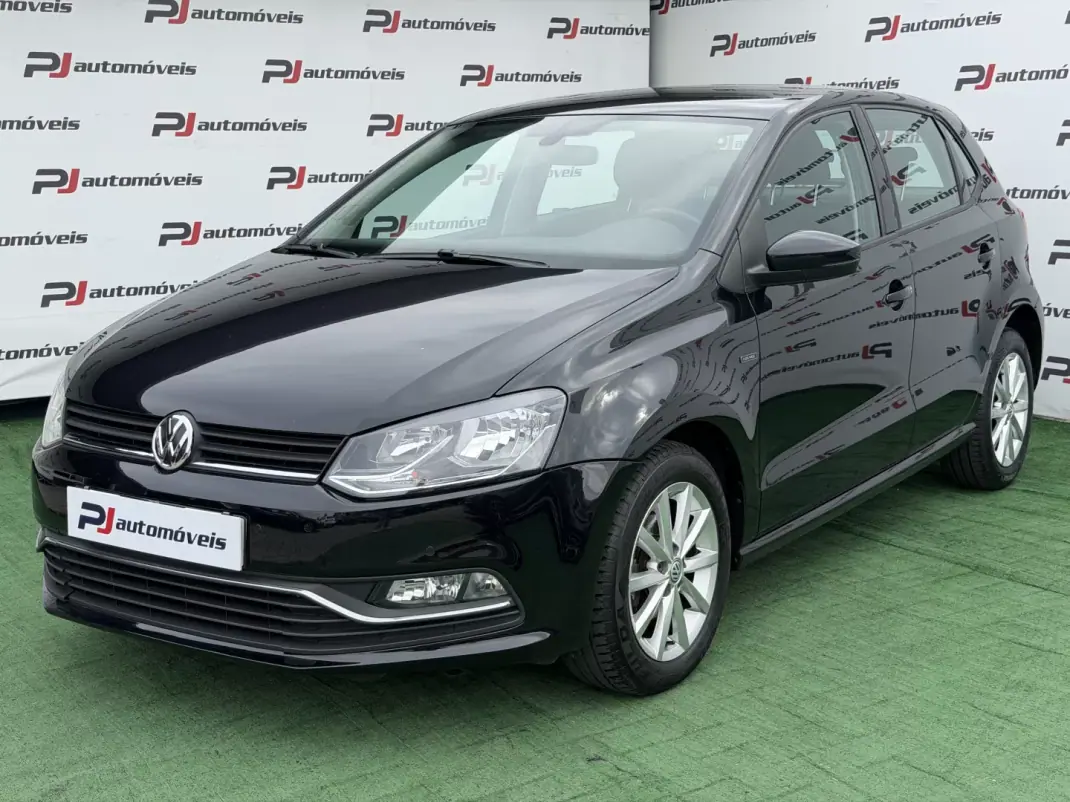 Volkswagen Polo 2015 - 10450 EUR, 133800 km - AUTO.MOTO.pt - 133800km - foto 1 de 12