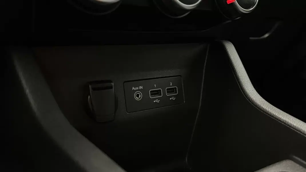 Renault Clio 2021 - 11490 EUR, 171078 km - AUTO.MOTO.pt - 171078km - foto 13 de 27