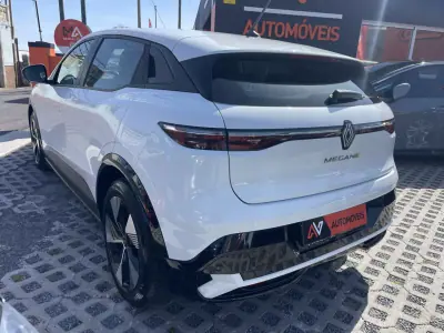 Renault Mégane E-Tech 2023 - 27950 EUR, 57803 km - AUTO.MOTO.pt - 57803km - foto 5 de 11