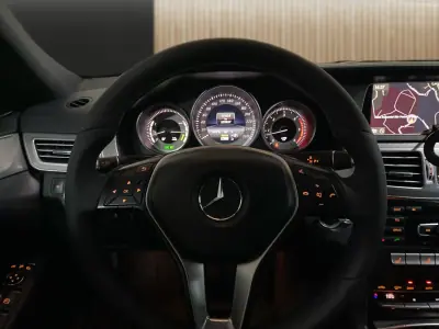Mercedes-Benz E 300 2013 - 13950 EUR, 330000 km - AUTO.MOTO.pt - 330000km - foto 9 de 20