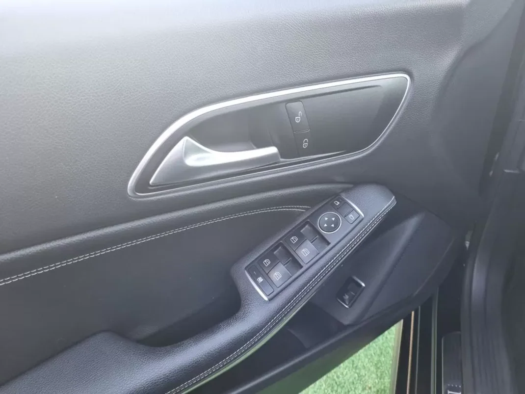 Mercedes-Benz CLA 220 2017 - 26900 EUR, 106416 km - AUTO.MOTO.pt - 106416km - foto 11 de 23