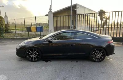 Renault Laguna Coupe 2010 - 12899 EUR, 245000 km - foto 2 de 5