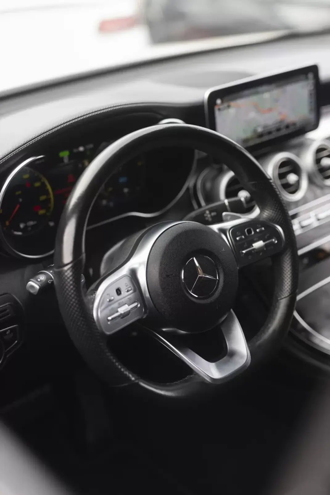 Mercedes-Benz GLC 300 2022 - 48900 EUR, 141780 km - AUTO.MOTO.pt - 141780km - foto 22 de 36