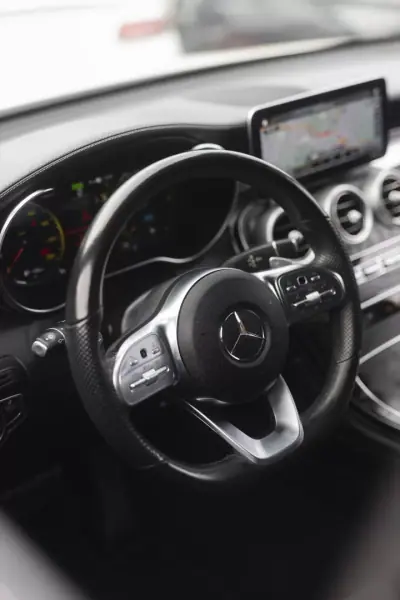 Mercedes-Benz GLC 300 2022 - 48900 EUR, 141780 km - AUTO.MOTO.pt - 141780km - foto 22 de 36