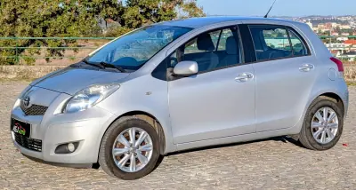 Toyota Yaris 2009 — photo 5 of 21