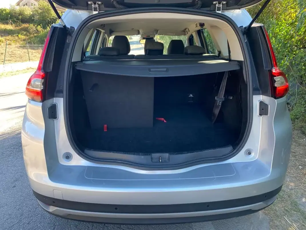 Renault Grand Scénic 2017 - 12950 EUR, 239000 km - AUTO.MOTO.pt - 239000km - foto 20 de 21