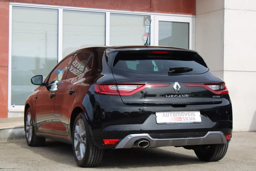 Renault Mégane 2021 - 16490 EUR, 165000 km - AUTO.MOTO.pt - 165000km - foto 11 de 30