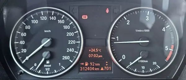 BMW 318 2008 - 9000 EUR, 300000 km - AUTO.MOTO.pt - 300000km - foto 12 de 20