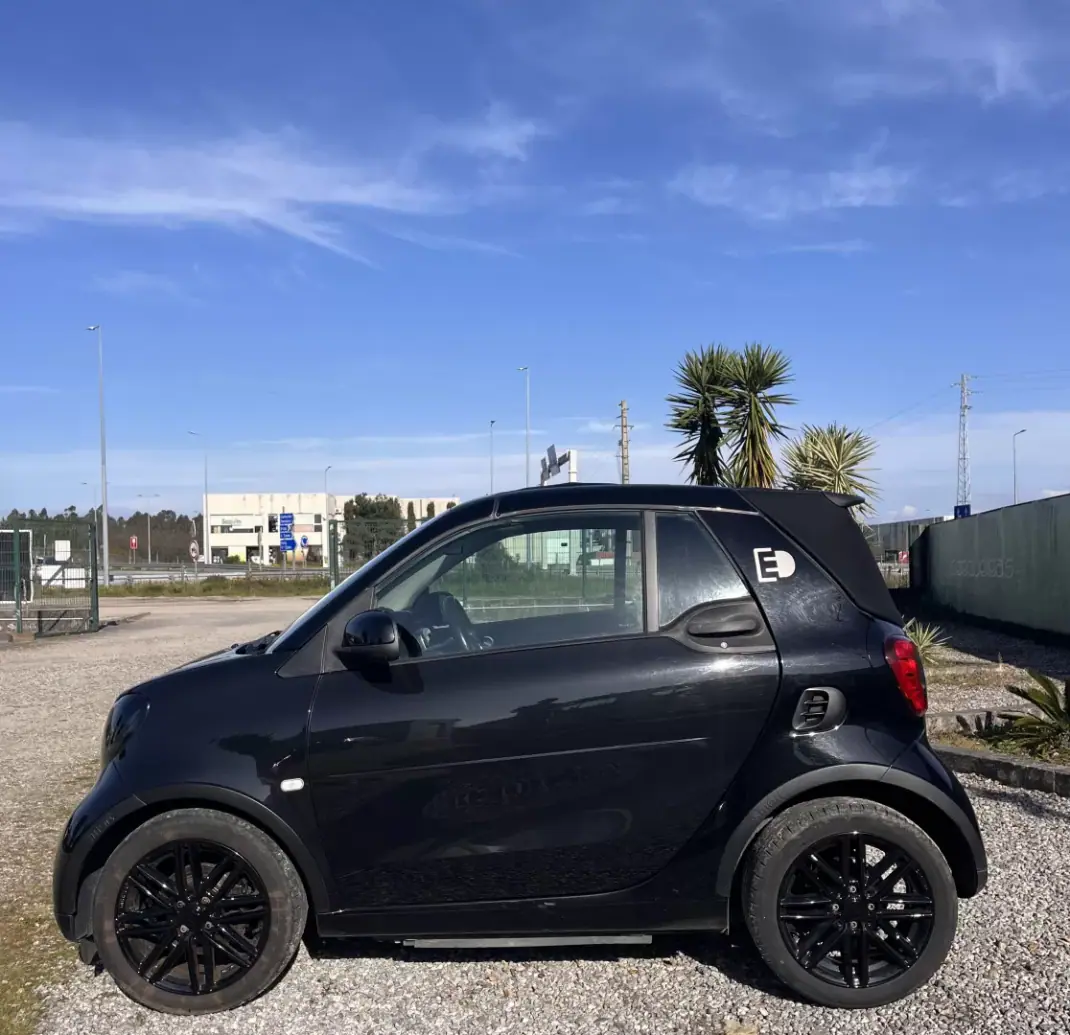 Smart Fortwo Cabrio 2019 - 14000 EUR, 48700 km - AUTO.MOTO.pt - 48700km - foto 5 de 19