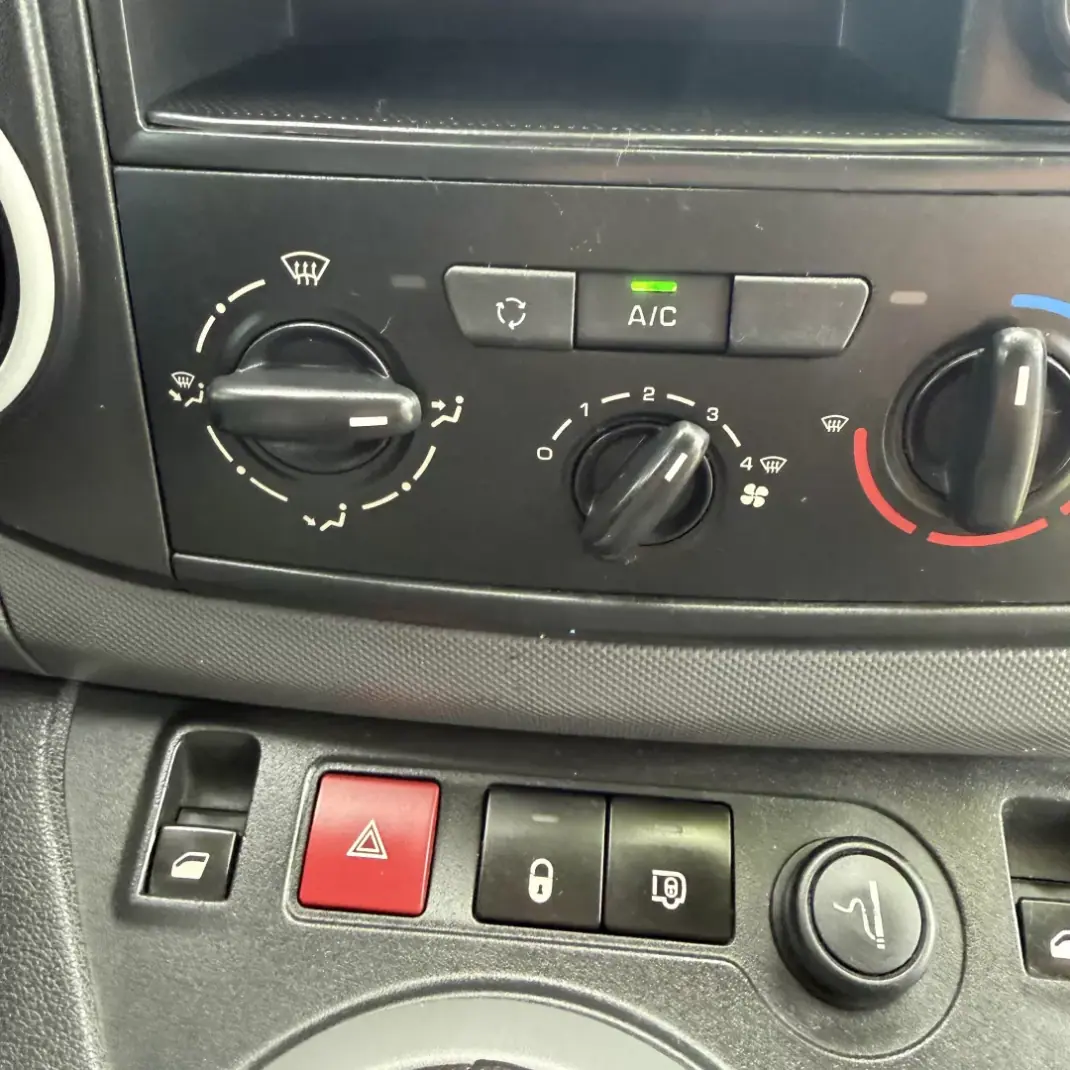 Citroën BERLINGO 1.6 HDI 600 C/AC 2018 - 10990 EUR, 190000 km - AUTO.MOTO.pt - 190000km - foto 11 de 15
