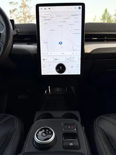 Ford Mustang Mach-E 2022 - 25900 EUR, 139000 km - AUTO.MOTO.pt - 139000km - foto 8 de 19