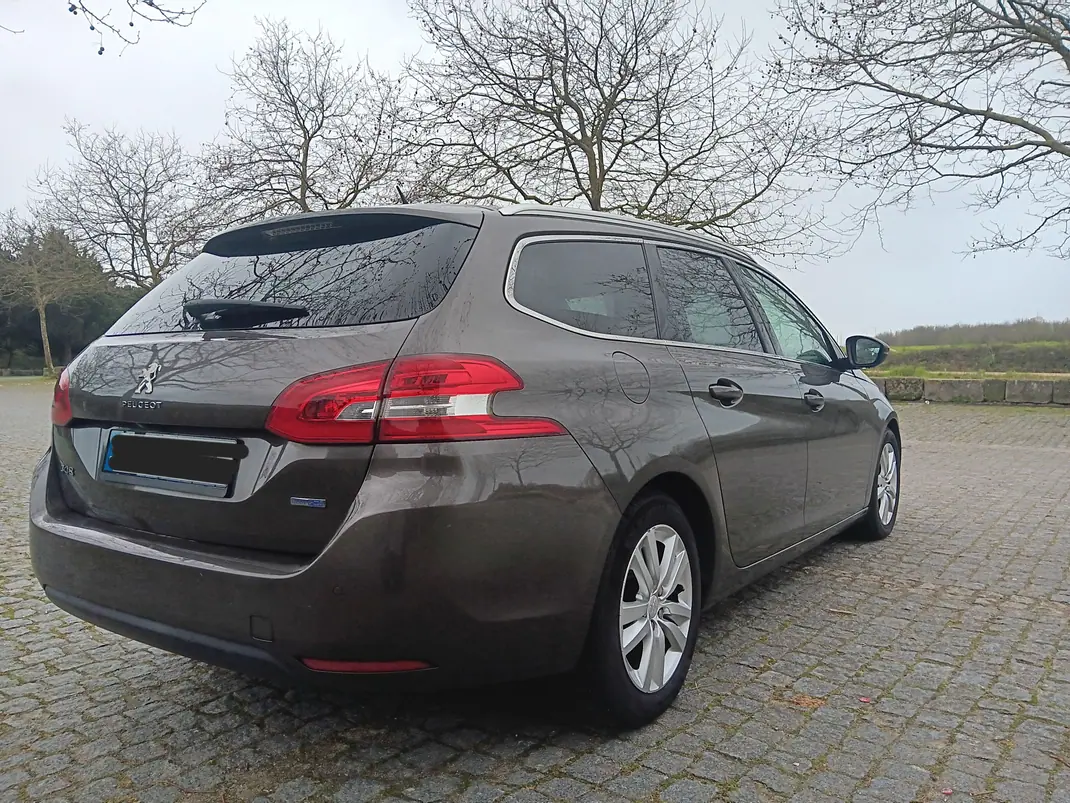 Peugeot 308 SW 2014 - 6490 EUR, 202000 km - 202000km - foto 5 de 15