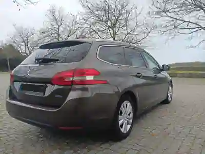 Peugeot 308 SW 2014 - 6490 EUR, 202000 km - 202000km - foto 5 de 15