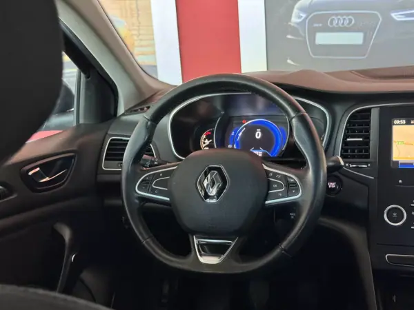 Renault Mégane 2017 - 11990 EUR, 180552 km - AUTO.MOTO.pt - 180552km - foto 17 de 18