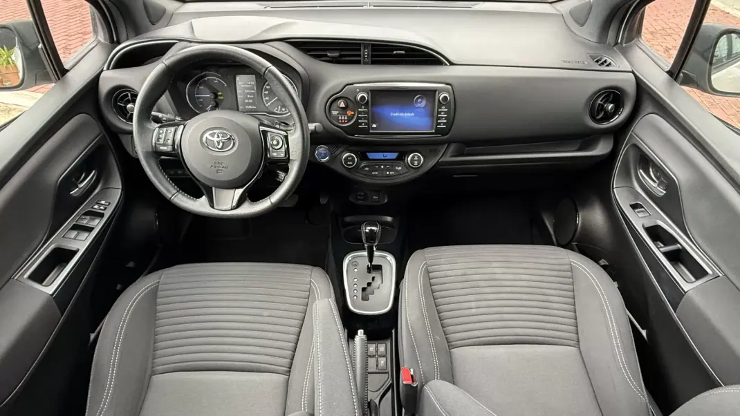 Toyota Yaris 2018 - 16990 EUR, 80000 km - AUTO.MOTO.pt - 80000km - foto 26 de 29