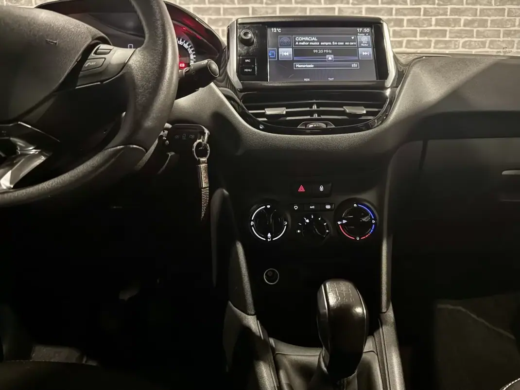 Peugeot 208 2014 - 8990 EUR, 75000 km - AUTO.MOTO.pt - 75000km - foto 13 de 13