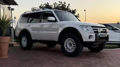 Mitsubishi Pajero 2010 - 29990 EUR, 215000 km - AUTO.MOTO.pt - 215000km - foto 11 de 38
