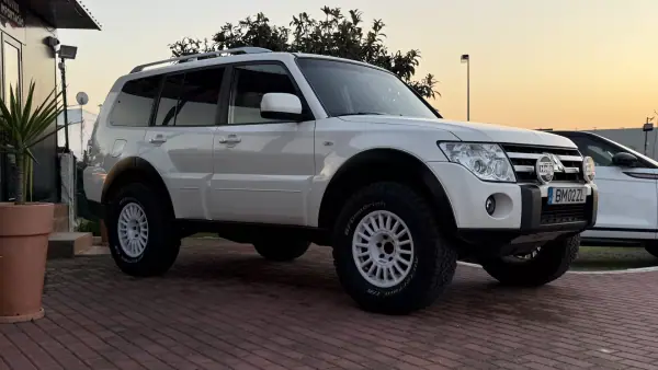 Mitsubishi Pajero 2010 - 29990 EUR, 215000 km - AUTO.MOTO.pt - 215000km - foto 11 de 38
