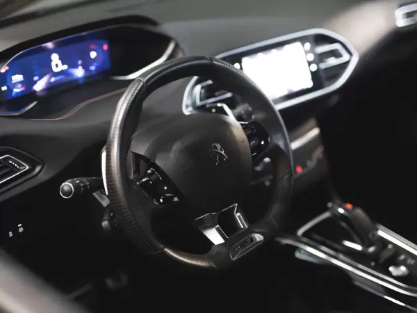 Peugeot 308 SW 2021 - 20990 EUR, 63870 km - AUTO.MOTO.pt - 63870km - foto 16 de 23