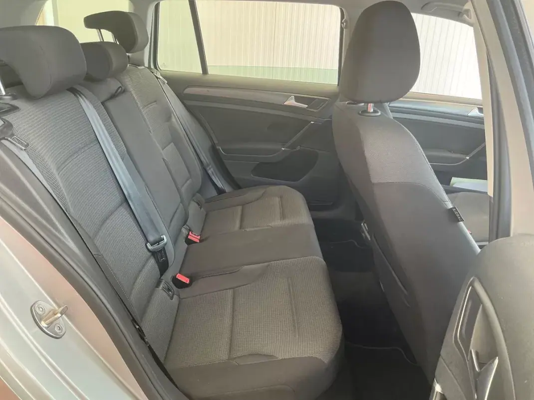 Volkswagen Golf Variant 2018 - 10490 EUR, 282332 km - 282332km - foto 6 de 11