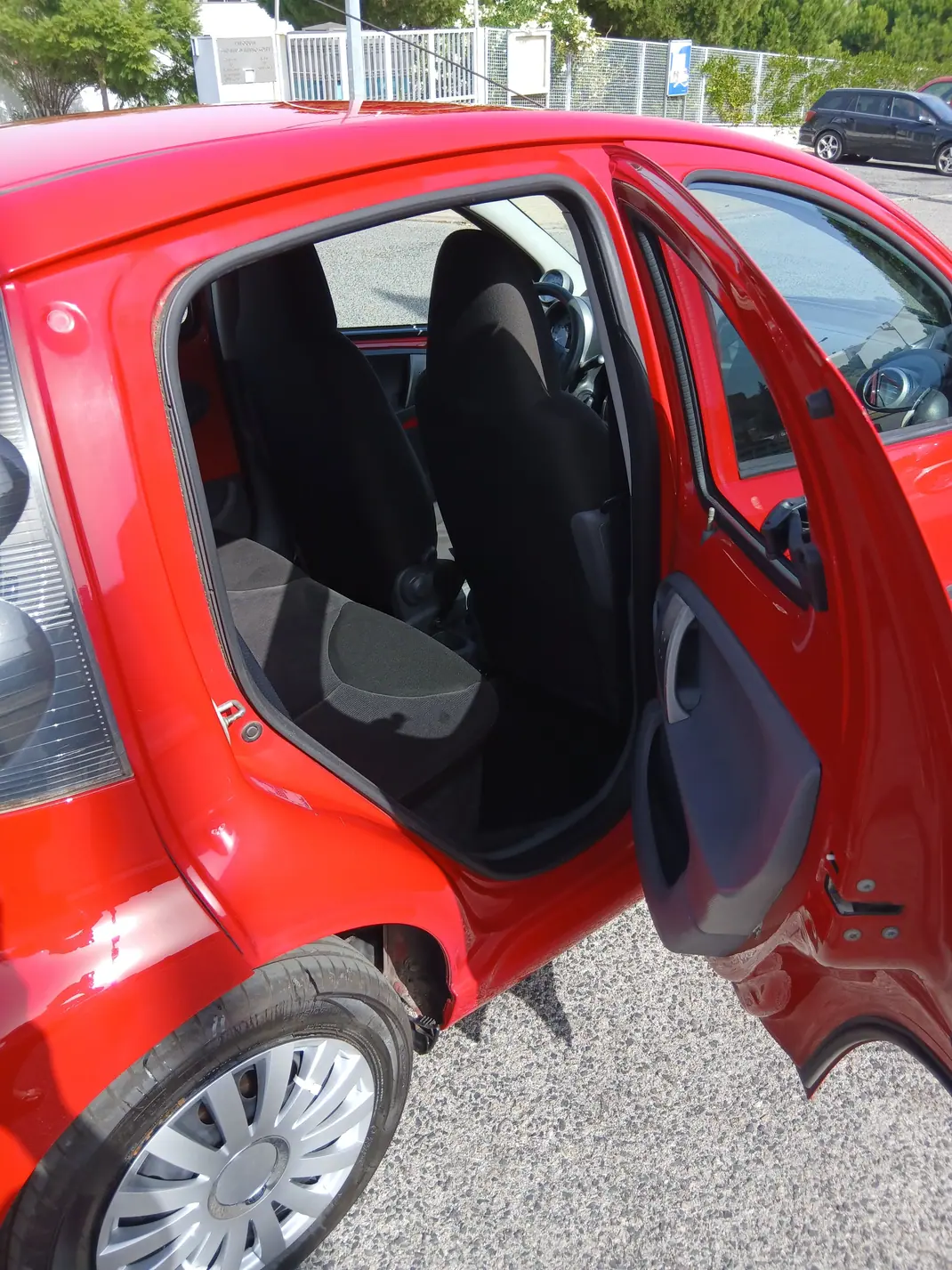 Citroën C1 2006 - 3750 EUR, 200000 km - 200000km - foto 9 de 11