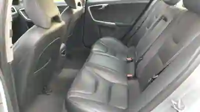 Volvo S60 2014 - 13950 EUR, 222328 km - AUTO.MOTO.pt - 222328km - foto 15 de 16