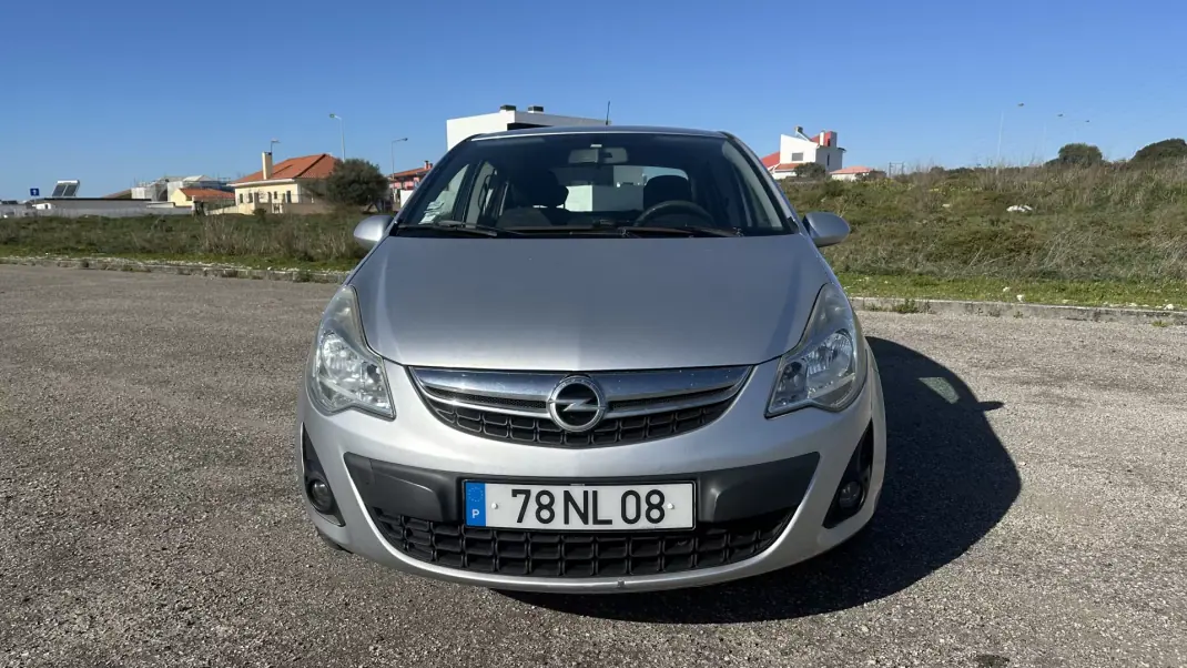 Opel Corsa 2013 - 4650 EUR, 212000 km - AUTO.MOTO.pt - 212000km - foto 2 de 13
