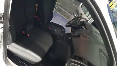 Ford Transit Connect 2021 - 16000 EUR, 122900 km - AUTO.MOTO.pt - 122900km - foto 15 de 18