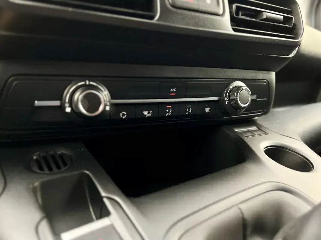 Peugeot Partner 1.5 BlueHdi L2 102Cv | CARPLAY | IVA DEDUTÍVEL 2023 - 16950 EUR, 47000 km - AUTO.MOTO.pt - 47000km - foto 20 de 21