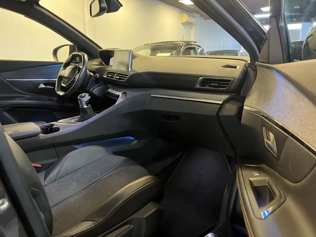 Peugeot 3008 2018 - 13990 EUR, 119000 km - 119000km - foto 7 de 38