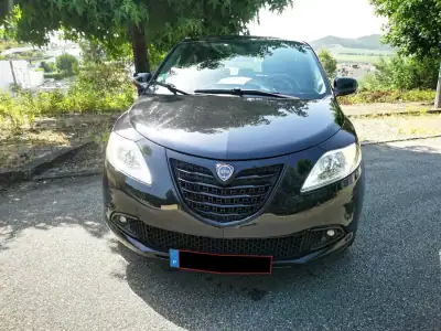 Lancia Ypsilon 2014 - 7500 EUR, 100000 km - AUTO.MOTO.pt - 100000km - foto 3 de 36