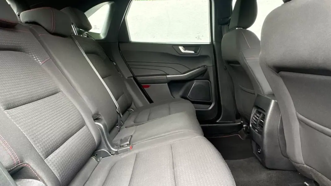 Ford Kuga 2022 - 14900 EUR, 69000 km - AUTO.MOTO.pt - 69000km - foto 8 de 9