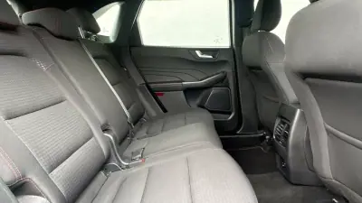 Ford Kuga 2022 - 14900 EUR, 69000 km - AUTO.MOTO.pt - 69000km - foto 8 de 9