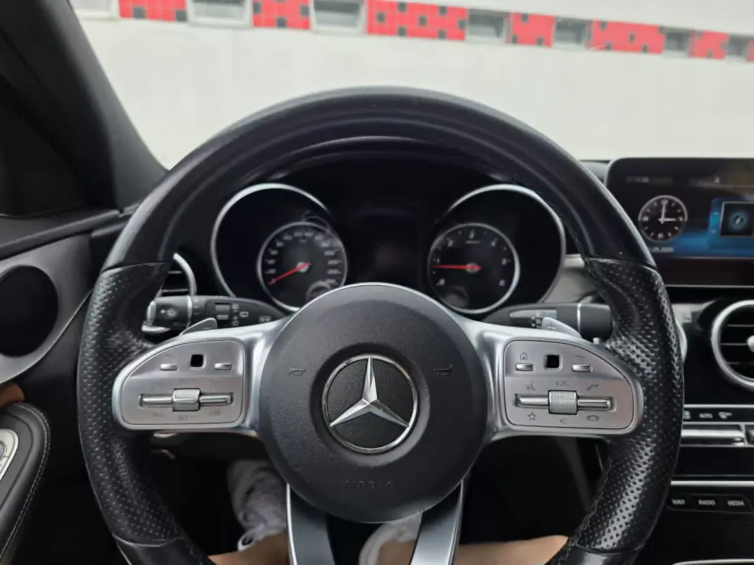 Mercedes-Benz C 300 2019 - 28490 EUR, 230000 km - AUTO.MOTO.pt - 230000km - foto 4 de 17