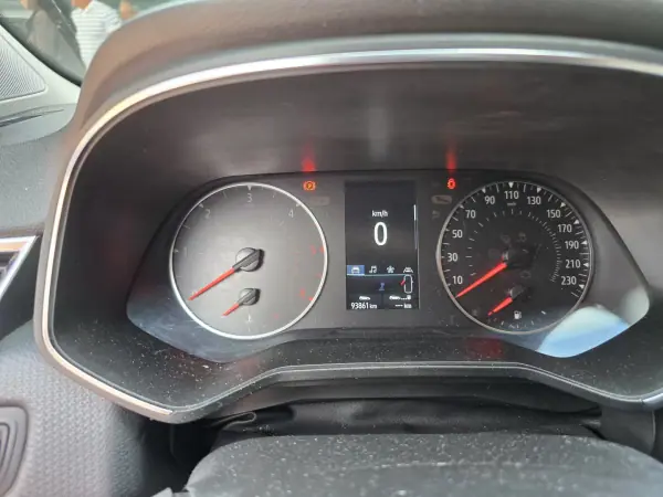 Renault Clio 2020 - 16950 EUR, 93500 km - AUTO.MOTO.pt - 93500km - foto 5 de 6