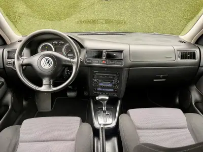 Volkswagen Golf 2002 - 5900 EUR, 257000 km - AUTO.MOTO.pt - 257000km - foto 16 de 21