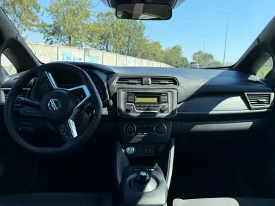 Nissan Leaf 2021 - 13900 EUR, 106000 km - AUTO.MOTO.pt - 106000km - foto 5 de 12