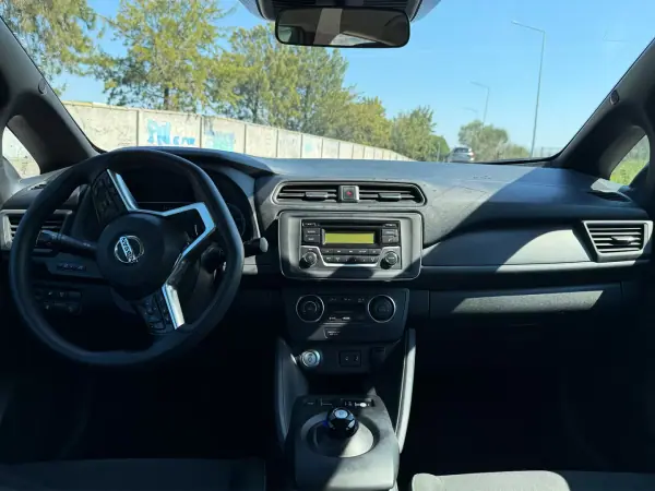 Nissan Leaf 2021 - 13900 EUR, 106000 km - AUTO.MOTO.pt - 106000km - foto 5 de 12
