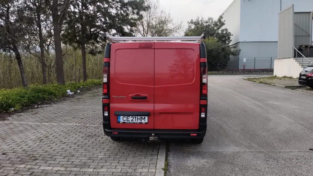 Renault Trafic 2016 - 9900 EUR, 208 km - AUTO.MOTO.pt - 208km - foto 4 de 11