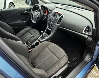 Opel Astra Sports Tourer 2015 - 8999 EUR, 250000 km - AUTO.MOTO.pt - 250000km - foto 5 de 24