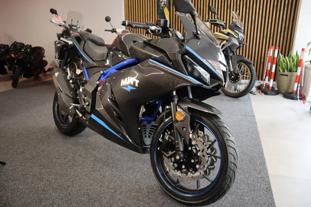 2026 - 3990 EUR, 1 km - AUTO.MOTO.pt - 1km - foto 4 de 8