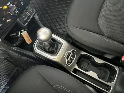Jeep Renegade 2020 - 14800 EUR, 108465 km - AUTO.MOTO.pt - 108465km - foto 14 de 22