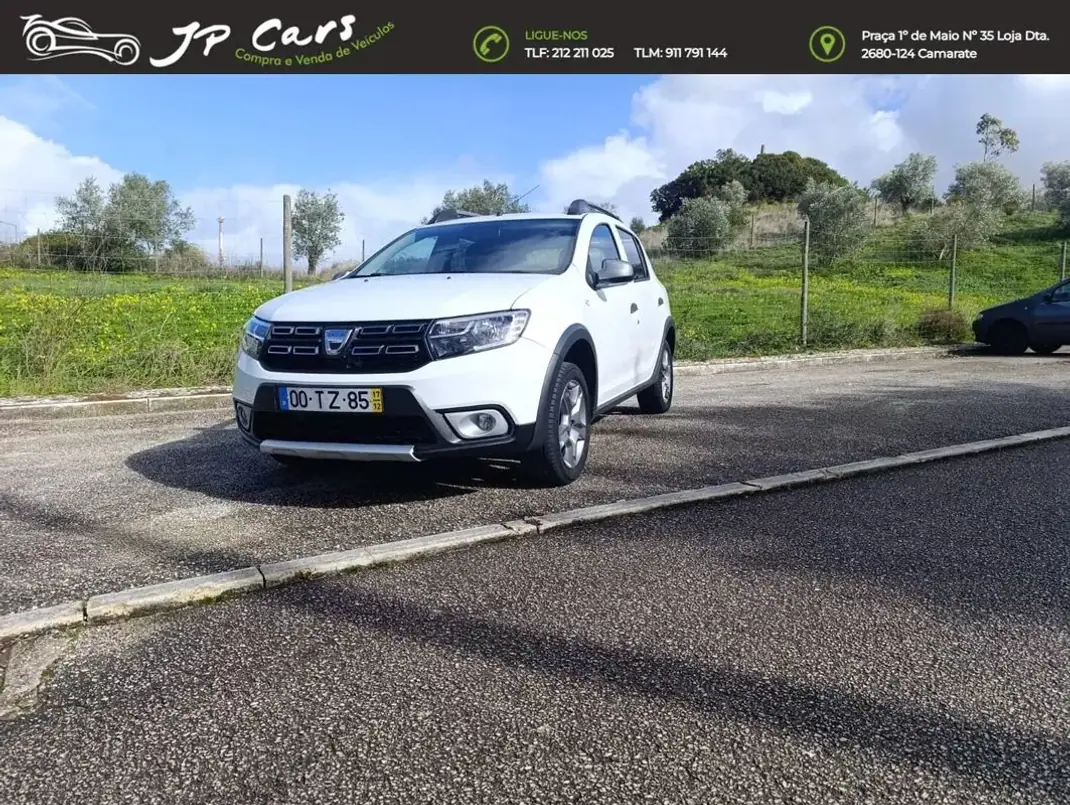 Dacia Sandero 2017 - 9750 EUR, 128440 km - AUTO.MOTO.pt - 128440km - foto 2 de 17