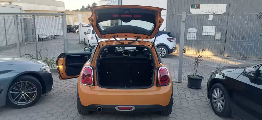MINI Cooper 2015 - 13900 EUR, 169000 km - AUTO.MOTO.pt - 169000km - foto 12 de 13